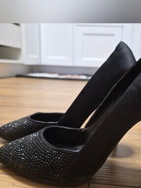 le chateau Black Crystal Toe High Heels